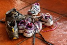 Les valises pour enfants avec des compartiments à chaussures : comment organiser les chaussures de votre enfant dans sa valise